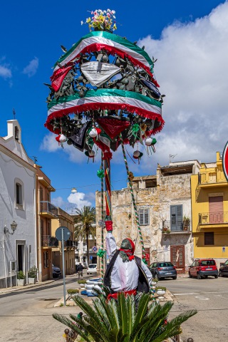 The Statue of the "Festa de li Schietti"