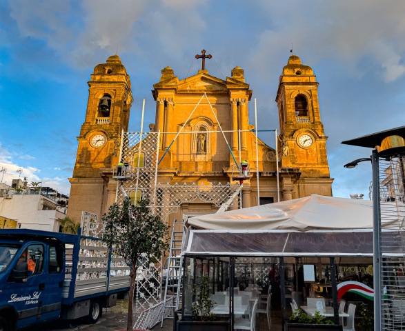 Work continues in Cathedral Square